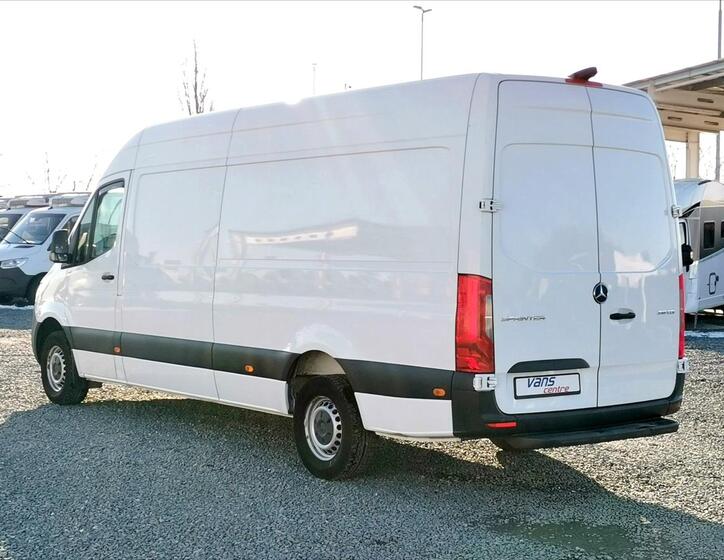 Mercedes-Benz Sprinter 4