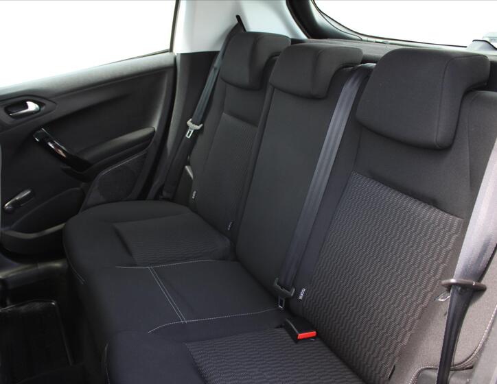 Peugeot 208 10