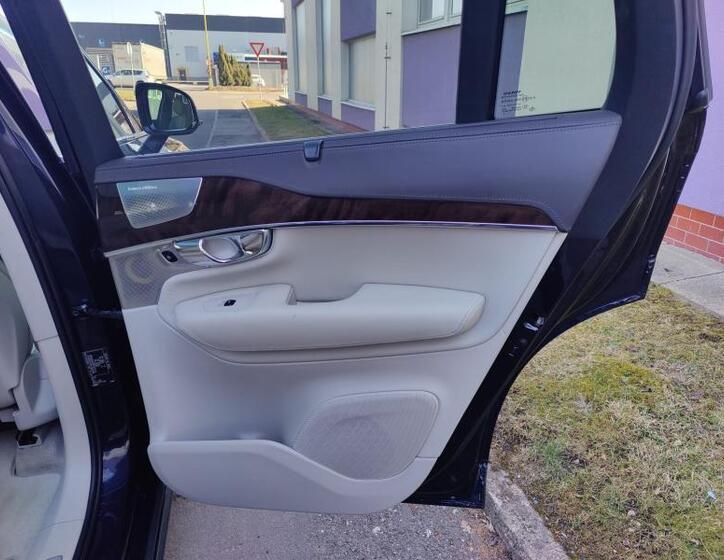 Volvo XC90 23