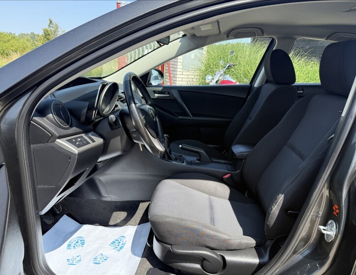 Mazda 3 9