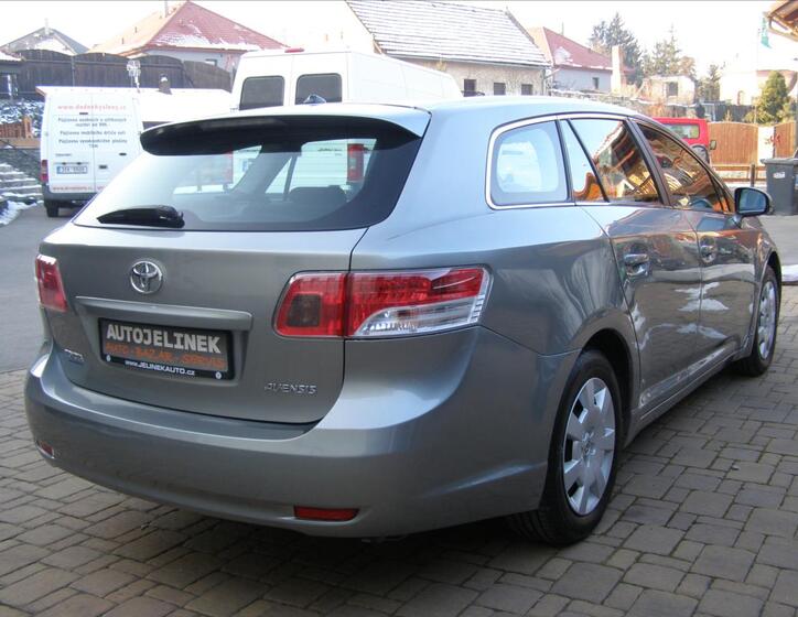 Toyota Avensis 5