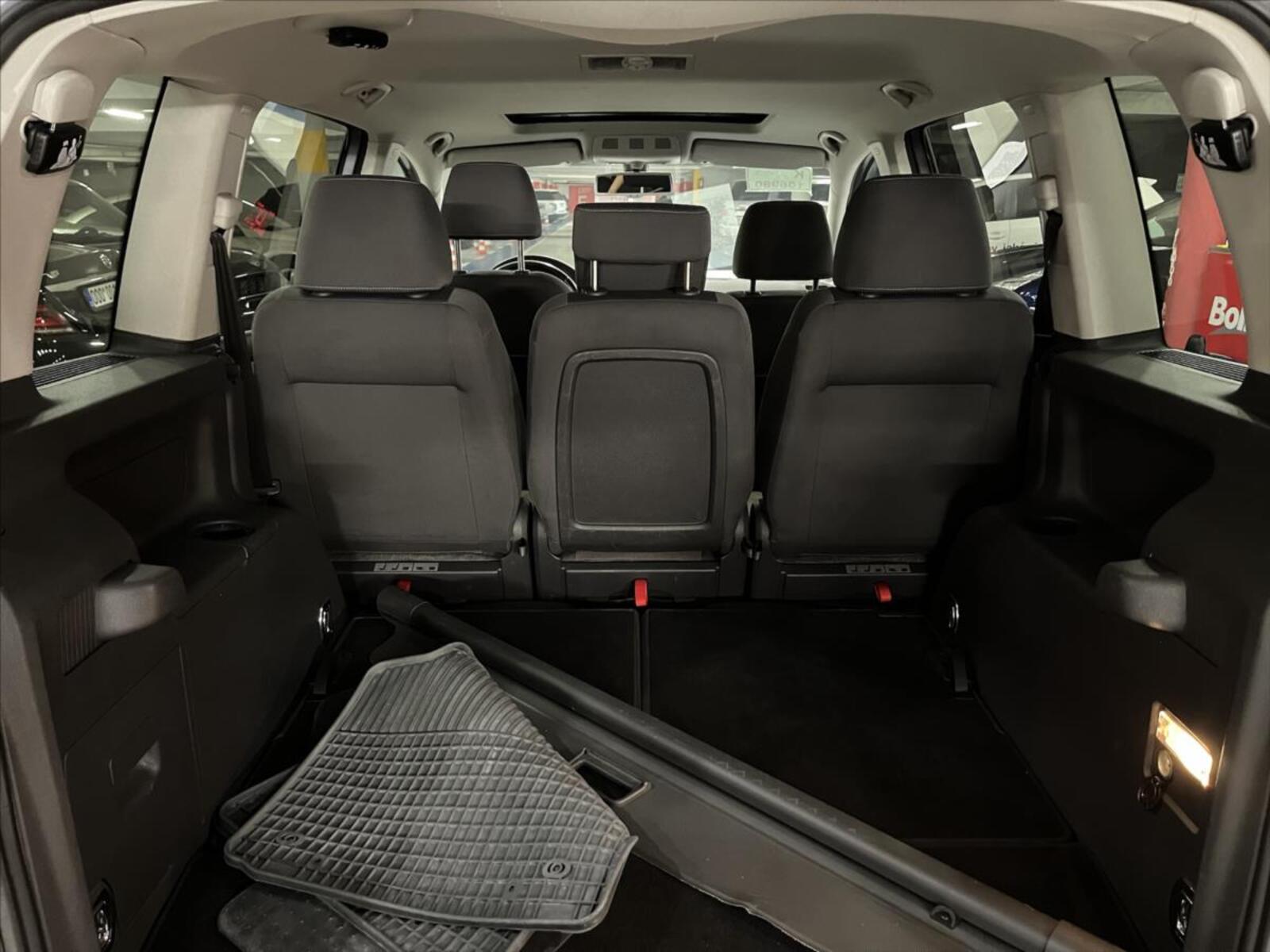 Volkswagen Touran 11