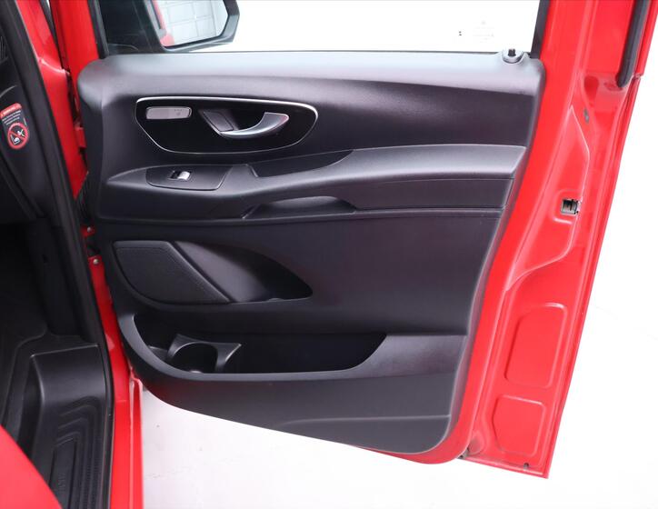 Mercedes-Benz Vito 13