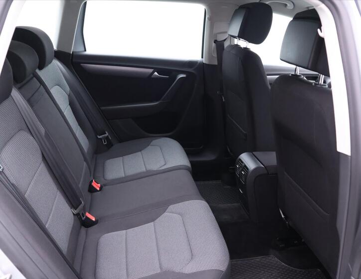 Volkswagen Passat 13