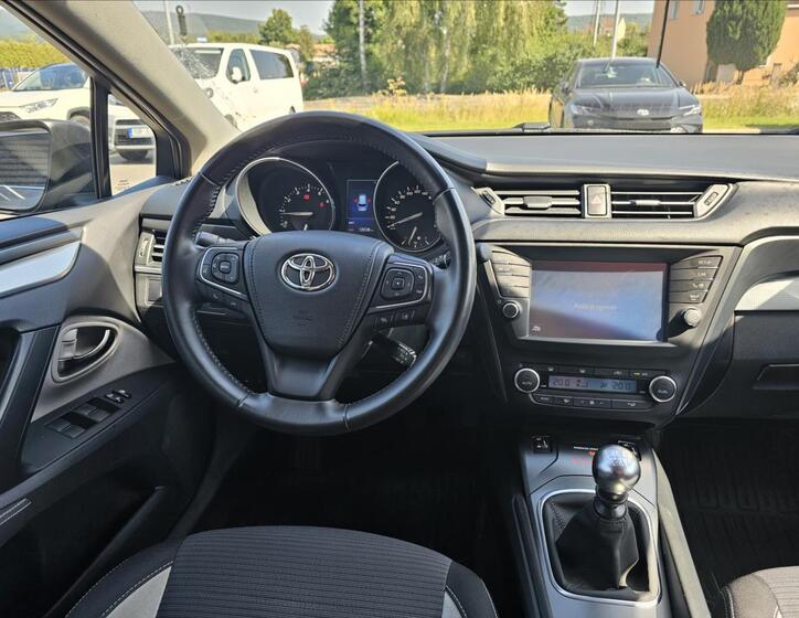 Toyota Avensis 6