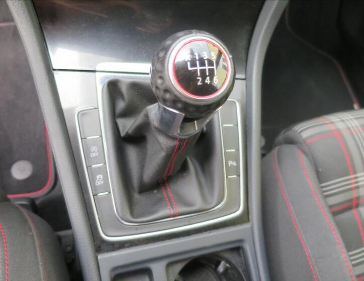 Volkswagen Golf 18