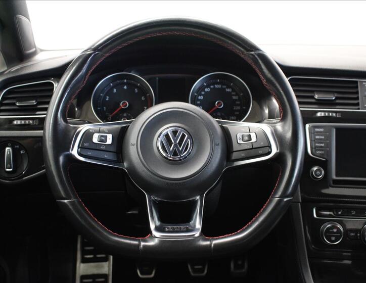 Volkswagen Golf 17