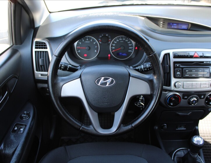 Hyundai i20 10