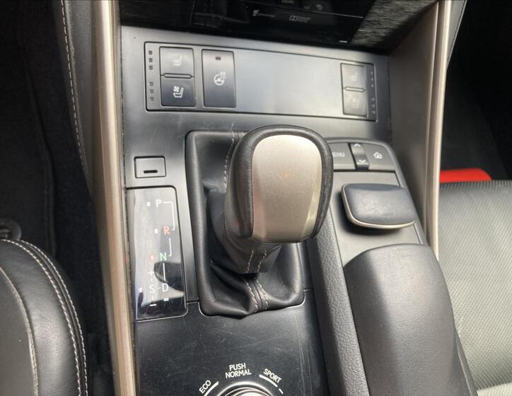 Lexus IS 300h 18