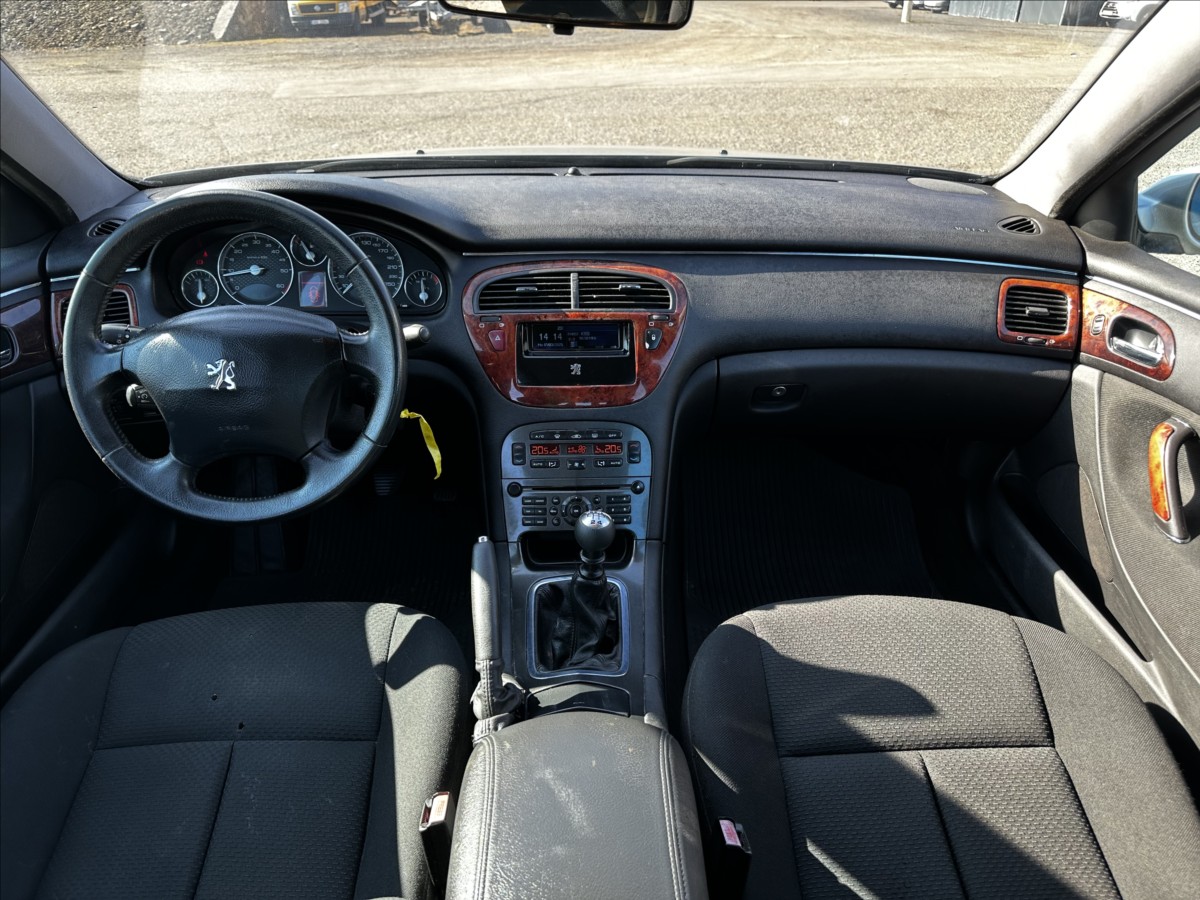 Peugeot 607
