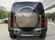 Land Rover Defender 9