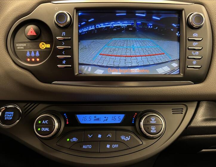 Toyota Yaris 8