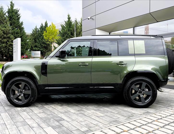 Land Rover Defender 2