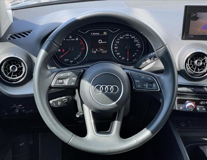 Audi Q2 8