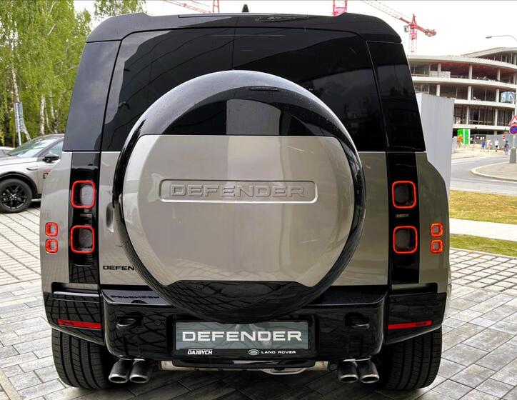 Land Rover Defender 5