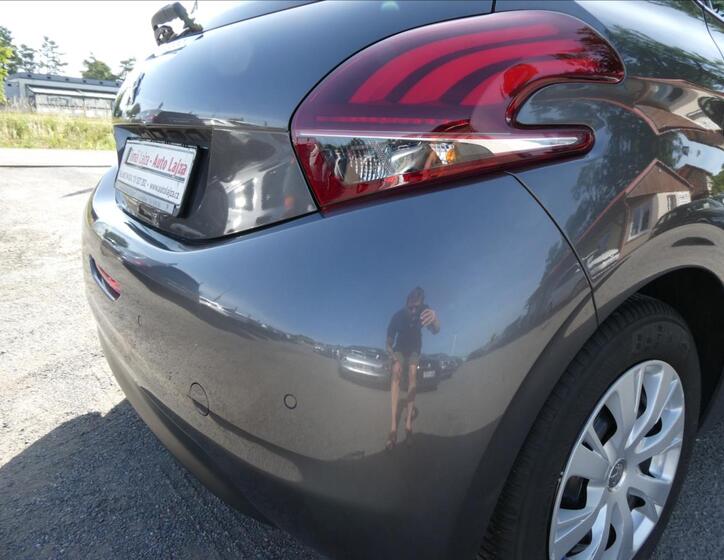 Peugeot 208 10