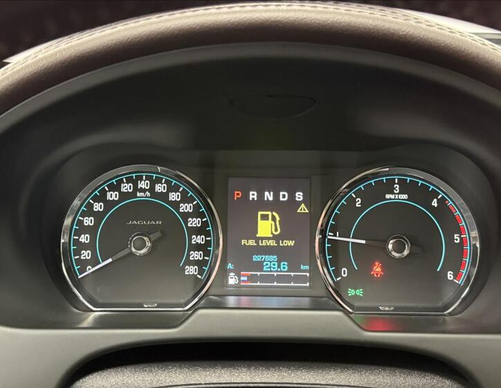 Jaguar XF 21