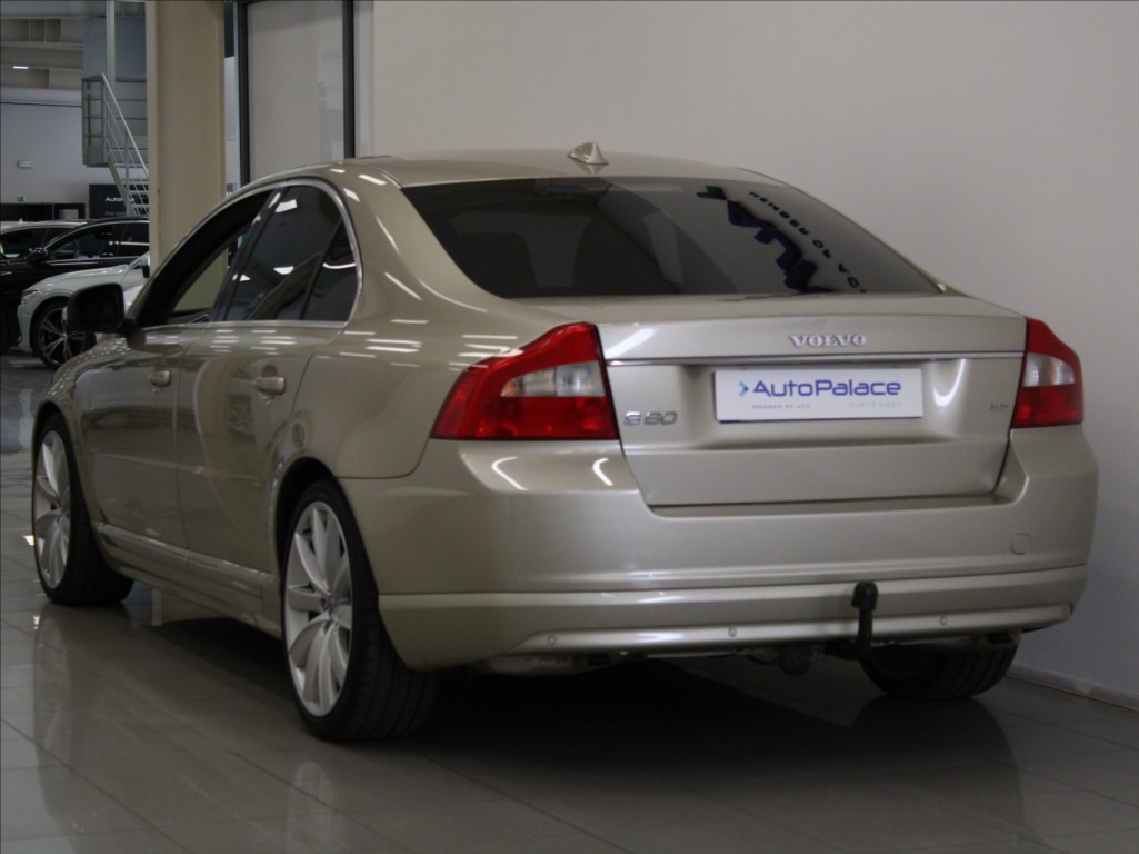 Volvo S80