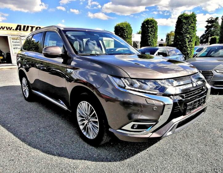 Mitsubishi Outlander 4
