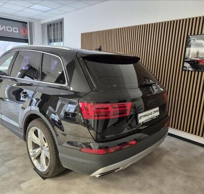 Audi Q7 4