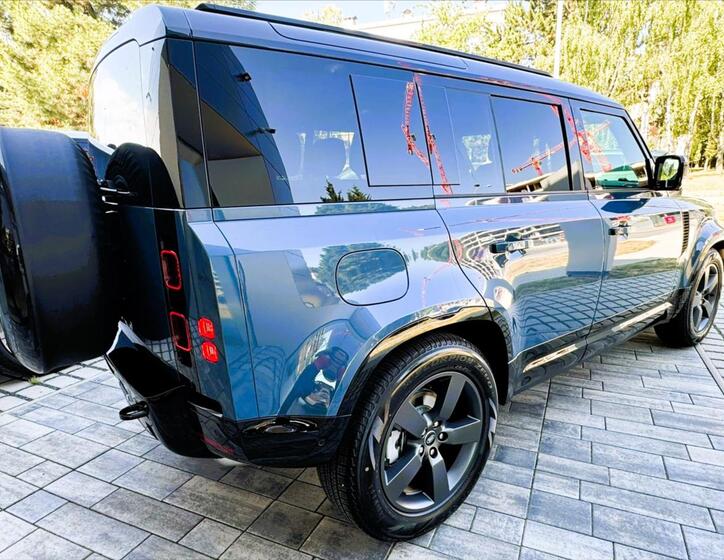Land Rover Defender 8