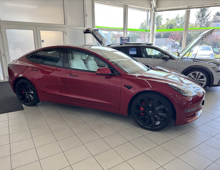Tesla Model 3 6