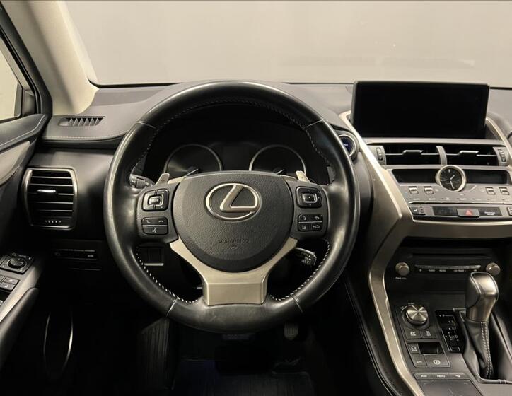Lexus NX 300h 5