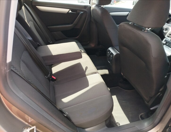 Volkswagen Passat 25
