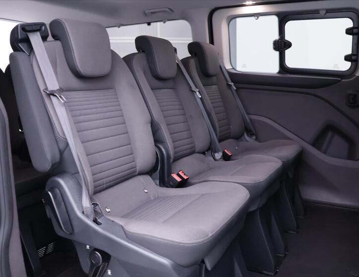 Ford Tourneo Custom 15