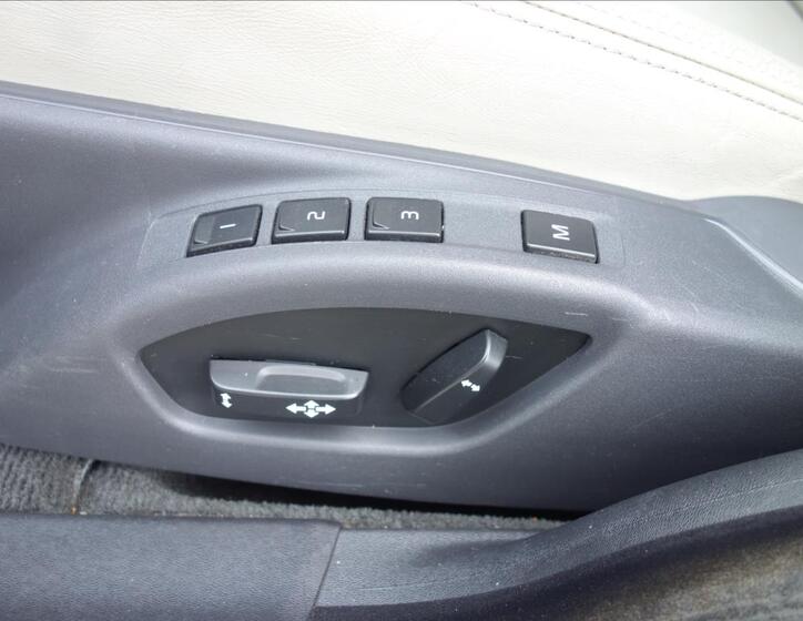 Volvo XC70 12