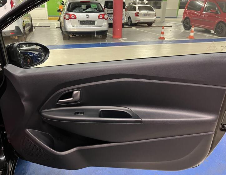 KIA Rio 10