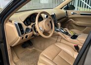 Porsche Cayenne 8