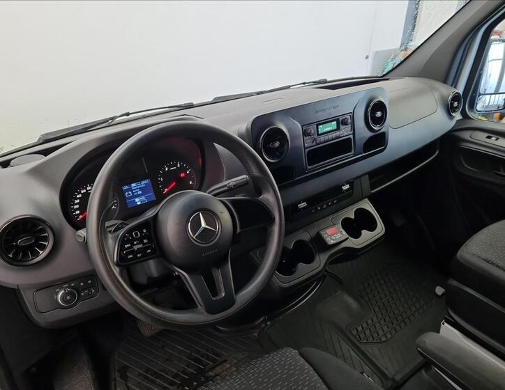 Mercedes-Benz Sprinter 9