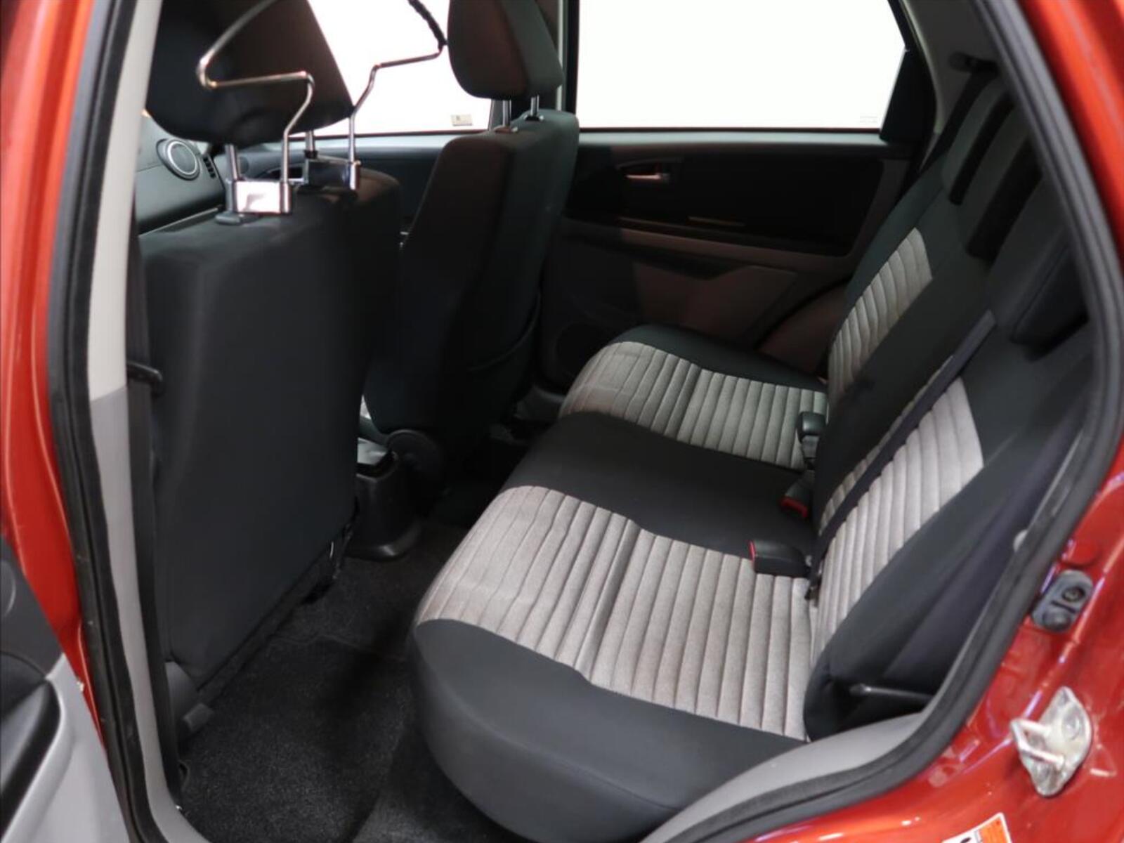 Suzuki SX4 8