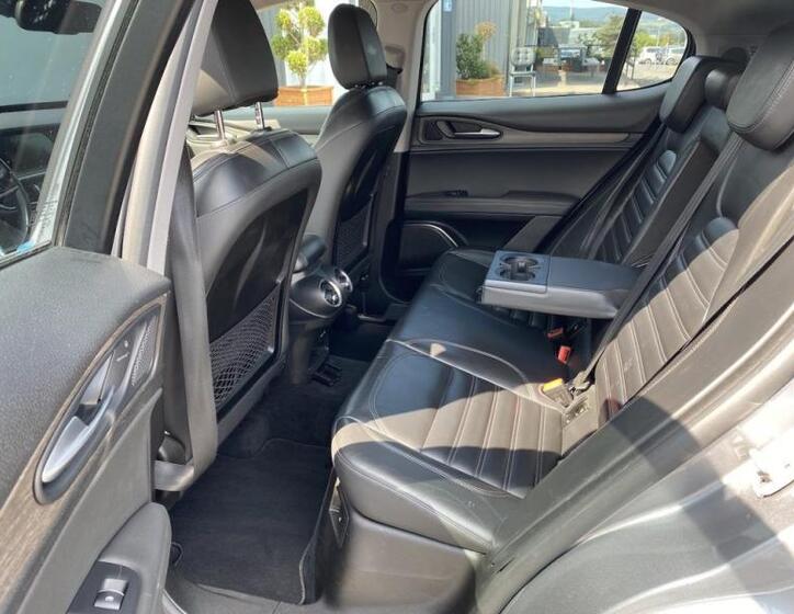 Alfa Romeo Stelvio 11