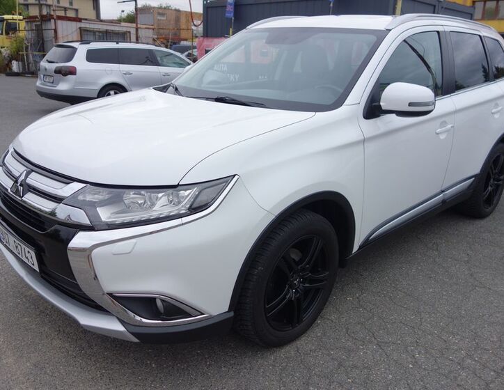 Mitsubishi Outlander 1