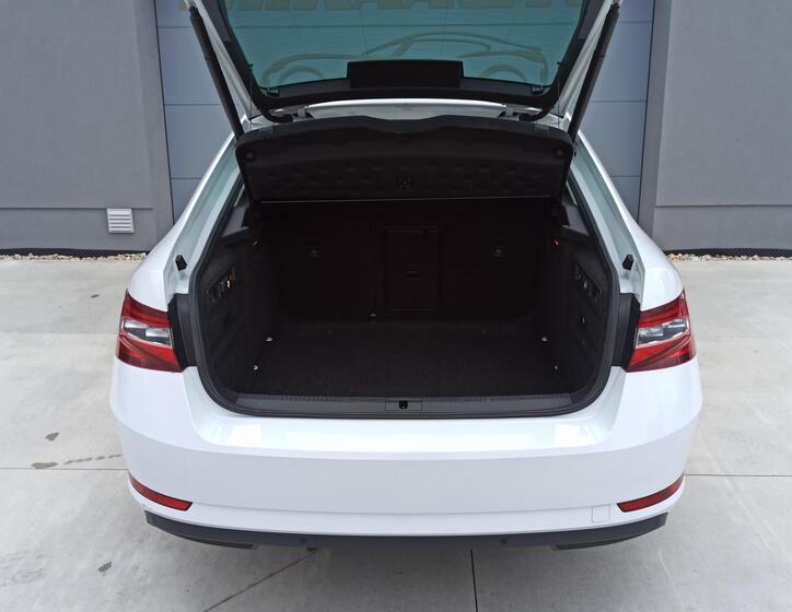 Škoda Superb 8