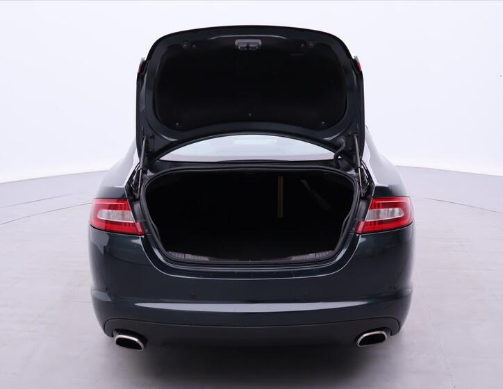 Jaguar XF 9