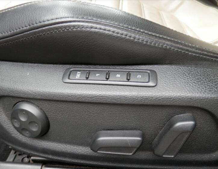 Volkswagen Passat 25