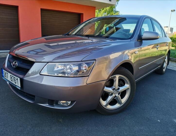 Hyundai Sonata 1