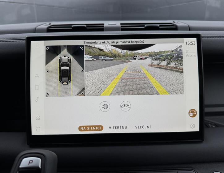 Land Rover Defender 22