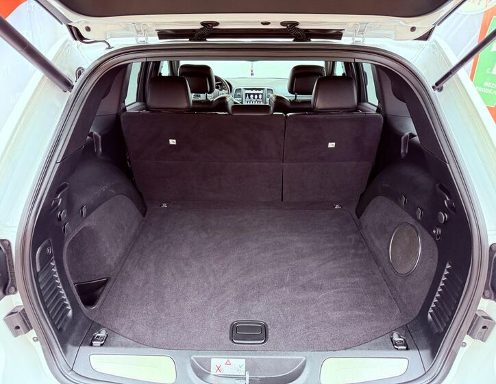 Jeep Grand Cherokee 12