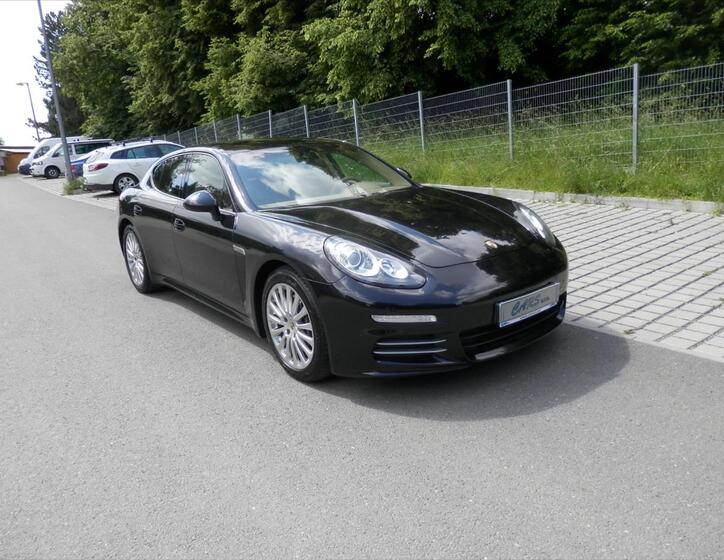 Porsche Panamera 4