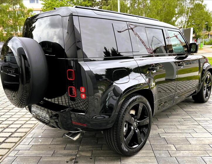 Land Rover Defender 9