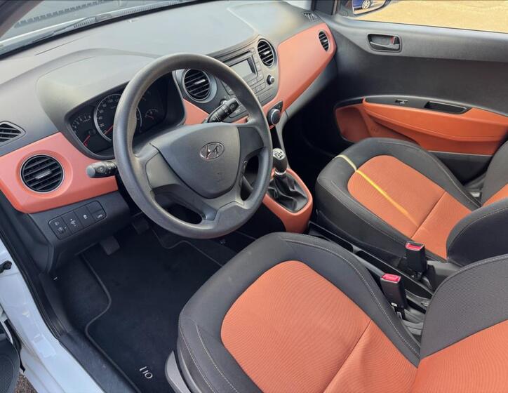 Hyundai i10 12