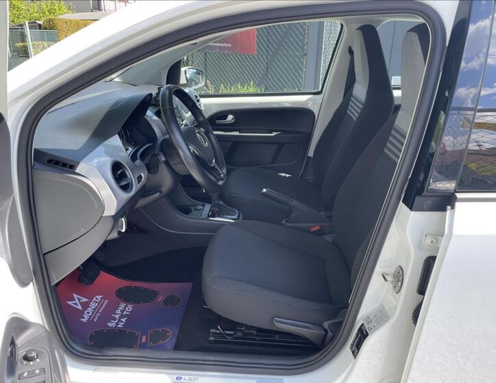 Volkswagen e-up! 11