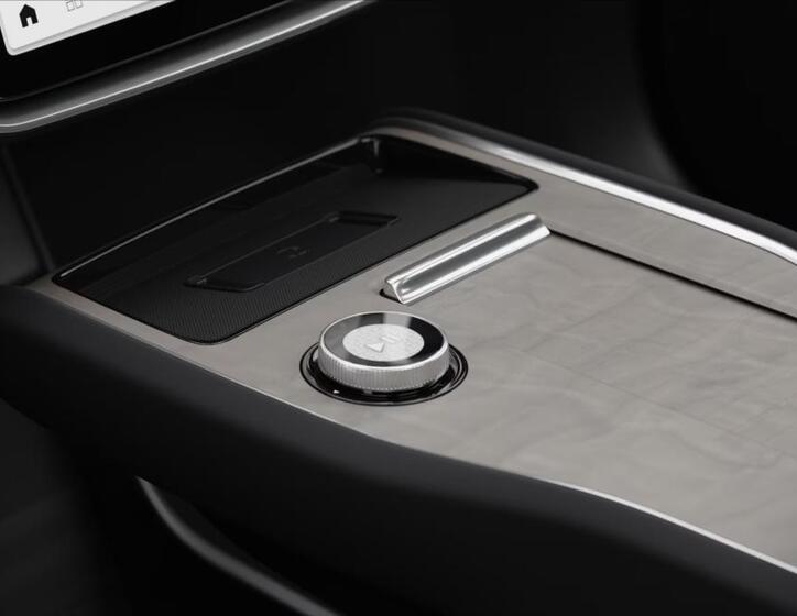 Volvo EX90 11