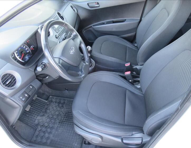 Hyundai i10 12