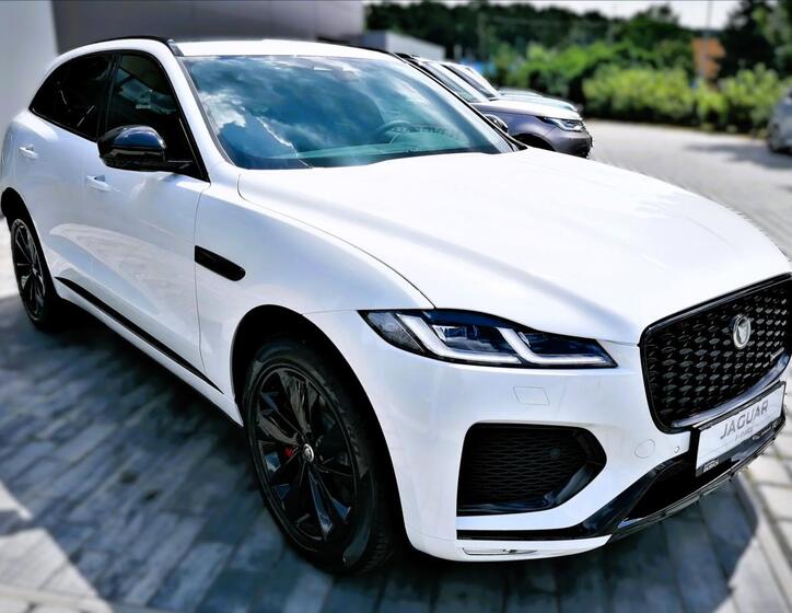 Jaguar F-Pace 12