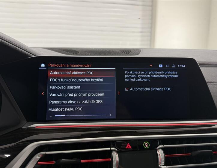 BMW X7 28